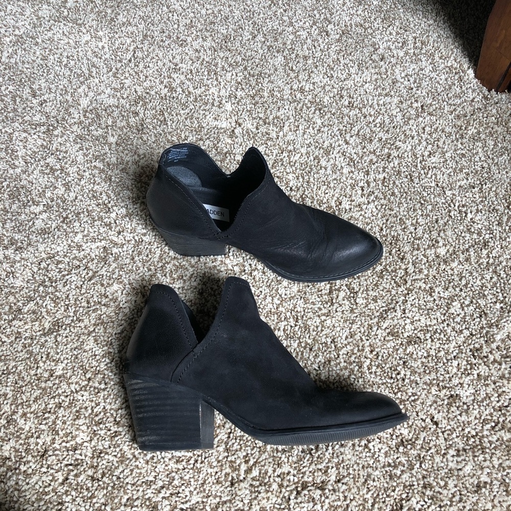 Steve Madden’s black ankle booties